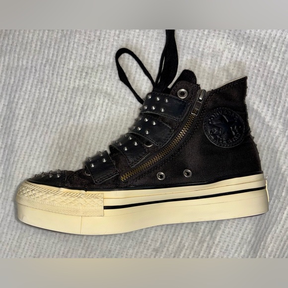 Converse Chuck Taylor Hi Studded Leather Velcro Strap
Platform Sneaker Size 7 - Picture 6 of 10